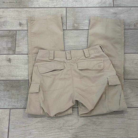 5.11 Stryke women's pants size 4.

Total of 4 pants. 3 khaki and 1 navy blue. - Picture 12 of 13